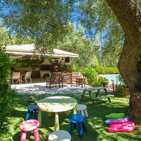 بيت للعطل Evridiki's Villas Áyios Nikítas