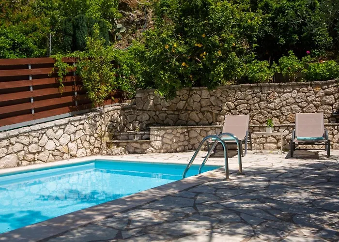 Evridiki's Case de vacanță Áyios Nikítas